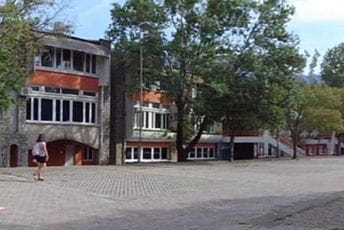 Policija u budvanskoj školi nije pronašla bombu, traže ko je poslao prijavu mejlom OŠ "Stefan Mitrov Ljubiša"