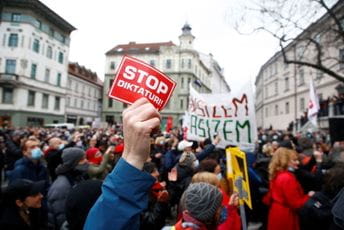 Masovni protest u Ljubljani protiv vlade Janeza Janše Masovni protest u Ljubljani protiv vlade Janeza Janše