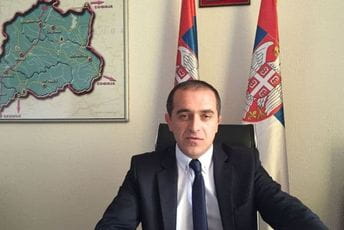 Poslanik SNS-a Slaviša Bulatović finansirao DF u Nikšiću preko javnih preduzeća u Vranju Poslanik SNS-a Slaviša Bulatović finansirao DF u Nikšiću preko javnih preduzeća u Vranju