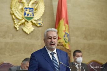 Premijer o presudi Mladiću: Poštujemo odluke suda pravde, lično ću ispitati navode o Slavici Ilinčić Premijer o presudi Mladiću: Poštujemo odluke suda pravde, lično ću ispitati navode o Slavici Ilinčić