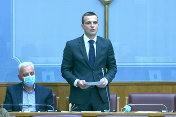 Papović: Po Ustavu Vlada je pala; Krivokapić: Ova Vlada će trajati četiri godine, nećemo dozvoliti političku korupciju Papović: Po Ustavu Vlada je pala; Krivokapić: Ova Vlada će trajati četiri godine, nećemo dozvoliti političku korupciju