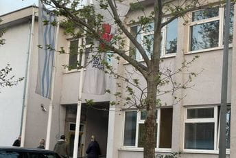 Jokić: Zastave uklonjene zbog problema s jarbolom Jokić: Zastave uklonjene zbog problema s jarbolom