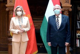 Dogovor Crne Gore i Mađarske: Otvaramo granice uz potvrdu o vakcinaciji ili s našim negativnim PCR testovima Dogovor Crne Gore i Mađarske: Otvaramo granice uz potvrdu o vakcinaciji ili s našim negativnim PCR testovima