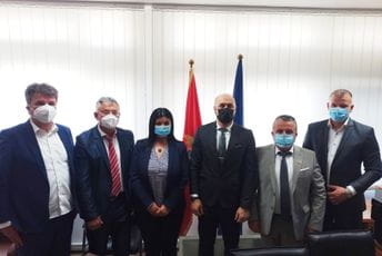 Hadžić: Pripadnike dijaspore aktivno uključiti u ekonomske tokove u Crnoj Gori; Dacić: Dijaspora nezadovoljna najavljenim izmjenama Zakona o prebivalištu Hadžić: Pripadnike dijaspore aktivno uključiti u ekonomske tokove u Crnoj Gori; Dacić: Dijaspora nezadovoljna najavljenim izmjenama Zakona o prebivalištu