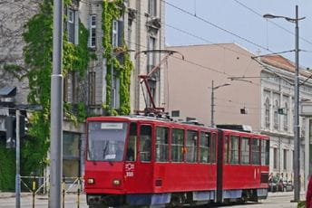 Beograd: Tramvaj izletio iz šina i udario u zgradu Beograd: Tramvaj izletio iz šina i udario u zgradu