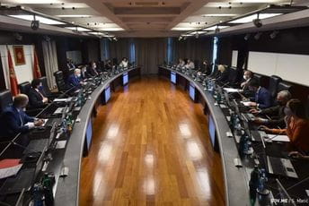 Sudski zakoni na čekanju na neodređeno vrijeme Sudski zakoni na čekanju na neodređeno vrijeme