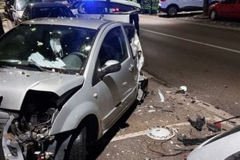 U udesu povrijeđena jedna osoba, oštećena četiri vozila U udesu povrijeđena jedna osoba, oštećena četiri vozila