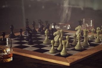 Igra bez kraja? Igra bez kraja?