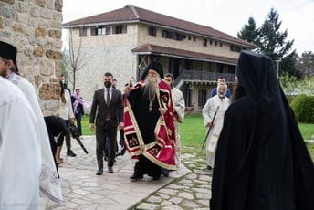 Bečić prisutstovao vaskršnjoj liturgiji u manastiru Đurđevi stupovi Bečić prisutstovao vaskršnjoj liturgiji u manastiru Đurđevi stupovi