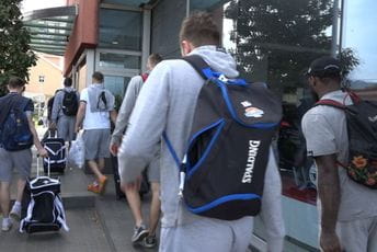 Dolazak košarkaša uoči finalnog dvomeča ABA 2 lige koji će biti odigran 4. i 6. maja u Podgorici Dolazak košarkaša uoči finalnog dvomeča ABA 2 lige koji će biti odigran 4. i 6. maja u Podgorici