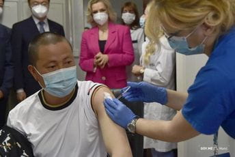 Kineski državljani primili vakcine: Hvala, Crna Goro! Kineski državljani primili vakcine: Hvala, Crna Goro!