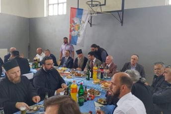 Da li se u prostorijama državne ustanove smije vijoriti neka druga zastava osim državne? Da li se u prostorijama državne ustanove smije vijoriti neka druga zastava osim državne?