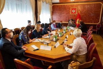 Nemaju para da zaposle troje ljudi Nemaju para da zaposle troje ljudi