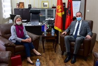 Đeljošaj i Medoks razgovarali o investicijama i problemima opštine Tuzi Đeljošaj i Medoks razgovarali o investicijama i problemima opštine Tuzi