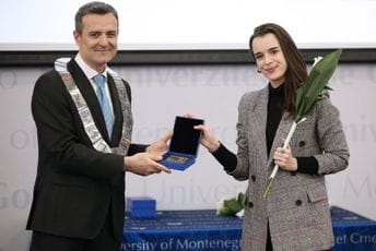 Snežana Kašćelan - dobitnica Plakete Univerziteta Crne Gore iz oblasti društvenih nauka Snežana Kašćelan - dobitnica Plakete Univerziteta Crne Gore iz oblasti društvenih nauka