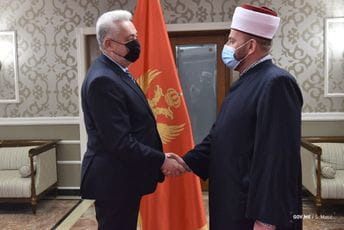 Premijer Krivokapić na iftaru sa reisom Fejzićem Premijer Krivokapić na iftaru sa reisom Fejzićem