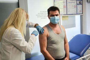 Galić ličnim primjerom pozvao građane da se vakcinišu Galić ličnim primjerom pozvao građane da se vakcinišu