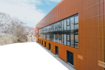 Salon sa ženskim predznakom i borba za dobru kuću Salon sa ženskim predznakom i borba za dobru kuću