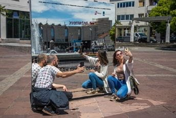 Instalacija “Ja sam simbol otpora” na Trgu nezavisnosti Instalacija “Ja sam simbol otpora” na Trgu nezavisnosti