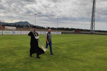 Nakon motornih vozila, krenulo osvještavanje fudbalskih terena Nakon motornih vozila, krenulo osvještavanje fudbalskih terena