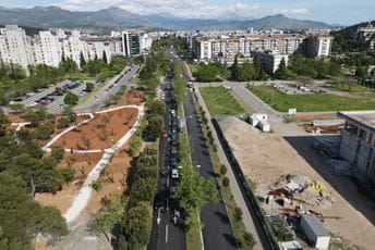 Bulevar Mihaila Lalića dobija novi izgled, uskoro i rekonstrukcija puta do Mareze Bulevar Mihaila Lalića dobija novi izgled, uskoro i rekonstrukcija puta do Mareze