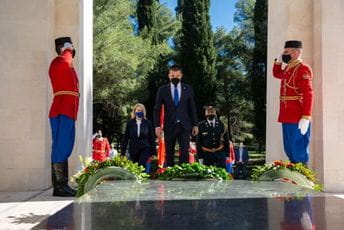 Bečić uz vojne počasti položio vijenac na spmenik Partizanu borcu Bečić uz vojne počasti položio vijenac na spmenik Partizanu borcu