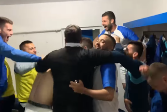 Slavlje fudbalera Dečića nakon bitne pobjede u Nikšiću Slavlje fudbalera Dečića nakon bitne pobjede u Nikšiću
