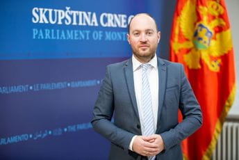 Stanić: Ukinuti PCR test za turiste iz EU, SAD, Kanade, Kine… Stanić: Ukinuti PCR test za turiste iz EU, SAD, Kanade, Kine…