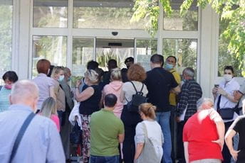 Pozvali građane da se vakcinišu Fajzerom, pa im kazali da nema Pozvali građane da se vakcinišu Fajzerom, pa im kazali da nema