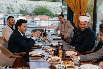 Abazović sa Fejzićem: Budimo plemeniti, šireći ideju mira i solidarnosti Abazović sa Fejzićem: Budimo plemeniti, šireći ideju mira i solidarnosti