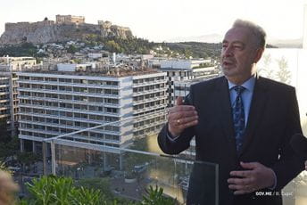 Krivokapić je antivakser i zagovornik nepotizma spreman na sve da bi sačuvao fotelju Krivokapić je antivakser i zagovornik nepotizma spreman na sve da bi sačuvao fotelju