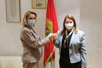 Rajzing Rajnke-Borovinić Bojović: Značajno poboljšani izgledi da državljani SAD ljetuju u Crnoj Gori Rajzing Rajnke-Borovinić Bojović: Značajno poboljšani izgledi da državljani SAD ljetuju u Crnoj Gori