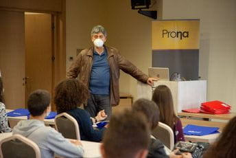 Učenici dobili priliku da urade svoj prvi naučno-istraživački rad Učenici dobili priliku da urade svoj prvi naučno-istraživački rad