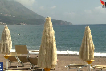 Sve crnogorske plaže će uskoro biti spremne za prve turiste Sve crnogorske plaže će uskoro biti spremne za prve turiste