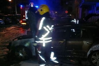 Podgorica: Požar na automobilu, dvije ekipe gasile vatru Podgorica: Požar na automobilu, dvije ekipe gasile vatru