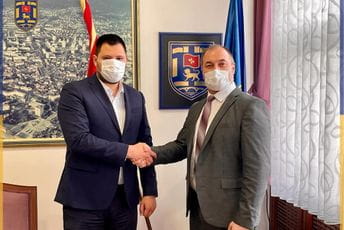 Kovačević državnu zastavu u svom kabinetu zamotao oko jarbola Kovačević državnu zastavu u svom kabinetu zamotao oko jarbola