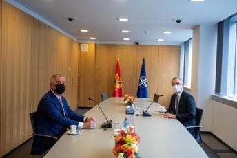 Đukanović se u Briselu sastao sa Stoltenbergom Đukanović se u Briselu sastao sa Stoltenbergom