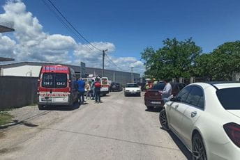 Urušila se ploča na objektu u naselju Kuće Rakića, povrijeđeno šest osoba Urušila se ploča na objektu u naselju Kuće Rakića, povrijeđeno šest osoba