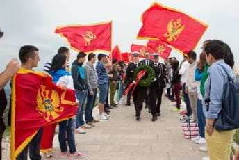 Krivokapić će povodom Dana nezavisnosti položiti vijenac na Njegošev mauzolej Polaganje vijenca 2015. godine