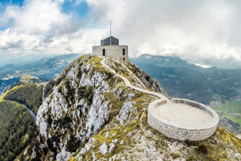 Martinović: Kako su zaposjeli Rumiju i Cetinjski manastir, sada bi i Lovćen Martinović: Kako su zaposjeli Rumiju i Cetinjski manastir, sada bi i Lovćen