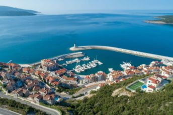 Podgoričanin u Tivtu vozio sa 2,80 promila alkohola u krvi Podgoričanin u Tivtu vozio sa 2,80 promila alkohola u krvi