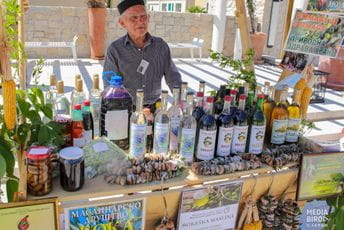 Humanitarni bazar u Portonovom: Sav prihod od prodaje namijenjen Domu zdravlja Herceg Novi Humanitarni bazar u Portonovom: Sav prihod od prodaje namijenjen Domu zdravlja Herceg Novi