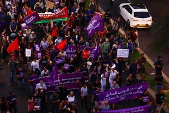 Hiljade ljudi u Tel Avivu traže koegzistenciju Arapa i Jevreja Hiljade ljudi u Tel Avivu traže koegzistenciju Arapa i Jevreja