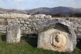 Iskra koja se ne gasi Dragan B. Perović: Iskra koja se ne gasi