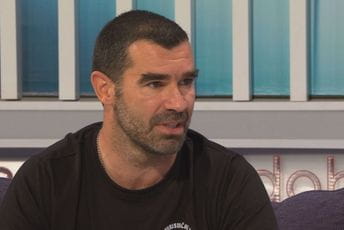 Vježbao do Ostroga, pa stigao bosonog na Kilimadžaro Ultramaratonac Dejan Milošević bosonog osvojio najvišu afričku planinu