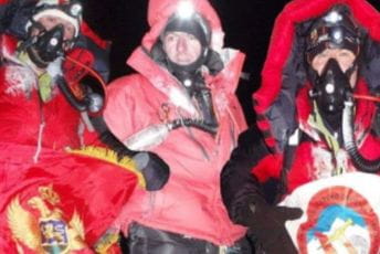 Na današnji dan crnogorska zastava zavijorila se na krovu svijeta Na današnji dan crnogorska zastava zavijorila se na krovu svijeta