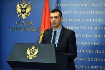 Šef kabineta Đukanovića: O posvećenosti Vlade dovoljno govori to što nije imenovan nijedan pregovarač, umjesto časnih ljudi koji su smijenjeni Šef kabineta Đukanovića: O posvećenosti Vlade dovoljno govori to što nije imenovan nijedan pregovarač, umjesto časnih ljudi koji su smijenjeni