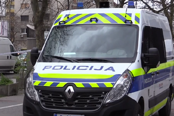 Iz vatrenog oružja ubio oca i majku Iz vatrenog oružja ubio oca i majku