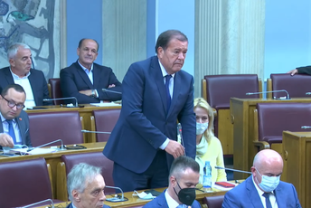 Ivanović uputio izvinjenje: Nesmotrena izjava, protiv sam selektivnih abortusa Ivanović uputio izvinjenje: Nesmotrena izjava, protiv sam selektivnih abortusa