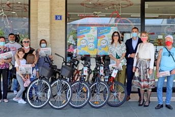 Dobitnici odvezli prvih pet bicikala Dobitnici odvezli prvih pet bicikala